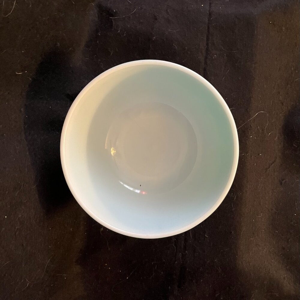 Vintage Pyrex ‘Primary Green’ Nesting Mixing Bowl 8 ¾” - Picture 4 of 9